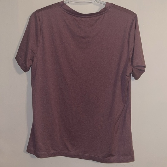 🌹LEG3ND V NECK TEE - Picture 3 of 3